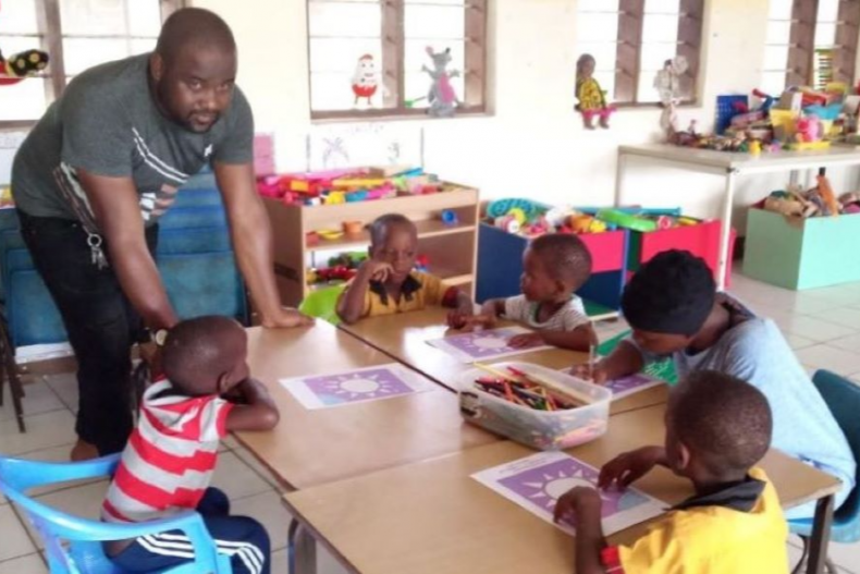 Kinderen les geven